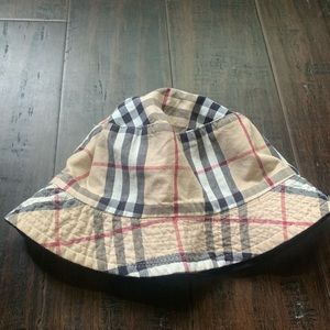 Burberry bucket hat (reversible)